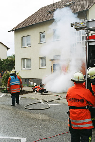 Angriffstrupp gibt Wasser